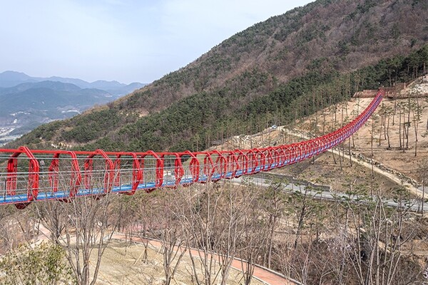 산청 동의보감촌 출렁다리 (출처 - 경남관광 길잡이)