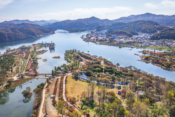 출처: 게티이미지뱅크 (가을 단풍 드라이브)