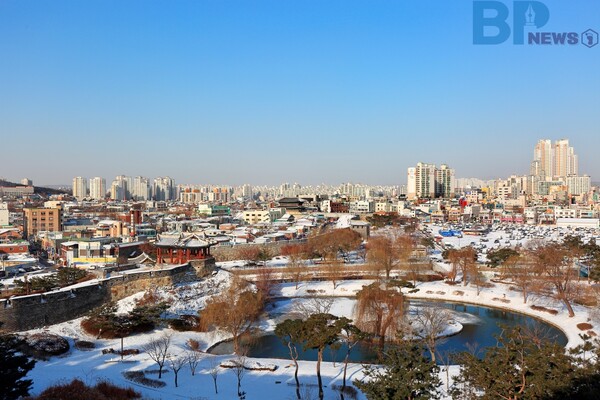 출처: 게티이미지뱅크 (수원시 겨울 설경 명소)