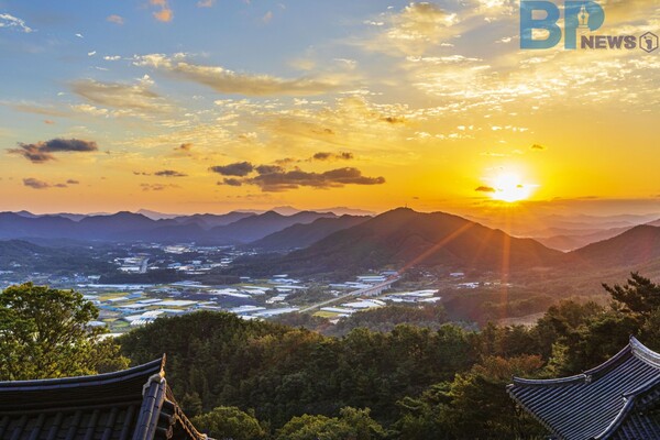 출처: 게티이미지뱅크 (옥천 용암사 일출)
