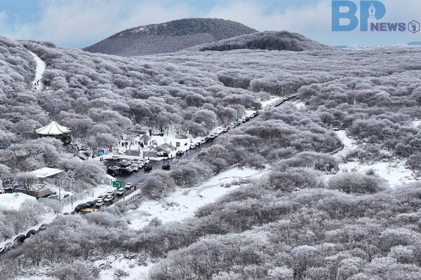 출처: 연합뉴스 (제주도 1100고지 설경 버스)