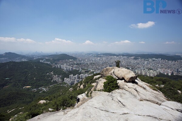 출처: 게티이미지뱅크 (서울둘레길 전면 개편)
