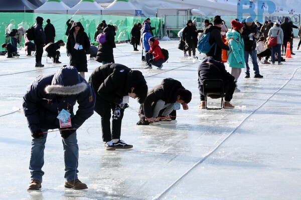 출처: 연합뉴스 (화천군 산천어축제)