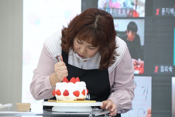 출처: 논산시 (2024 논산 딸기 축제)